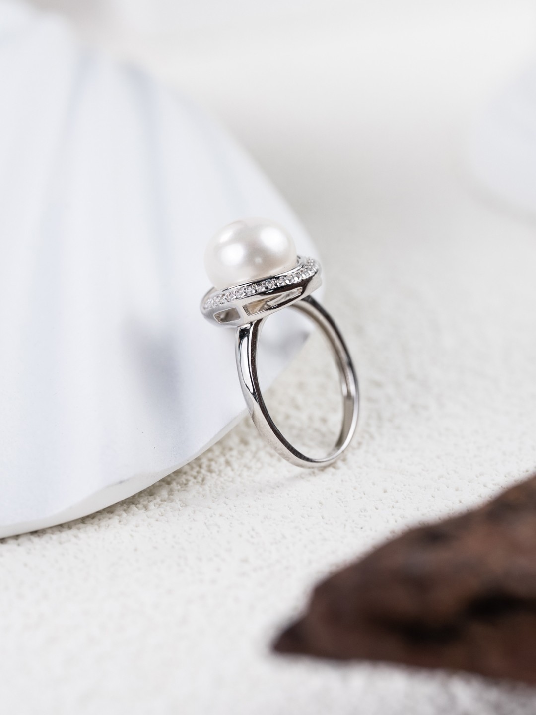 

MISS JO 925 Sterling Silver Silver-Plated Pearl & Stone-Studded Finger Ring