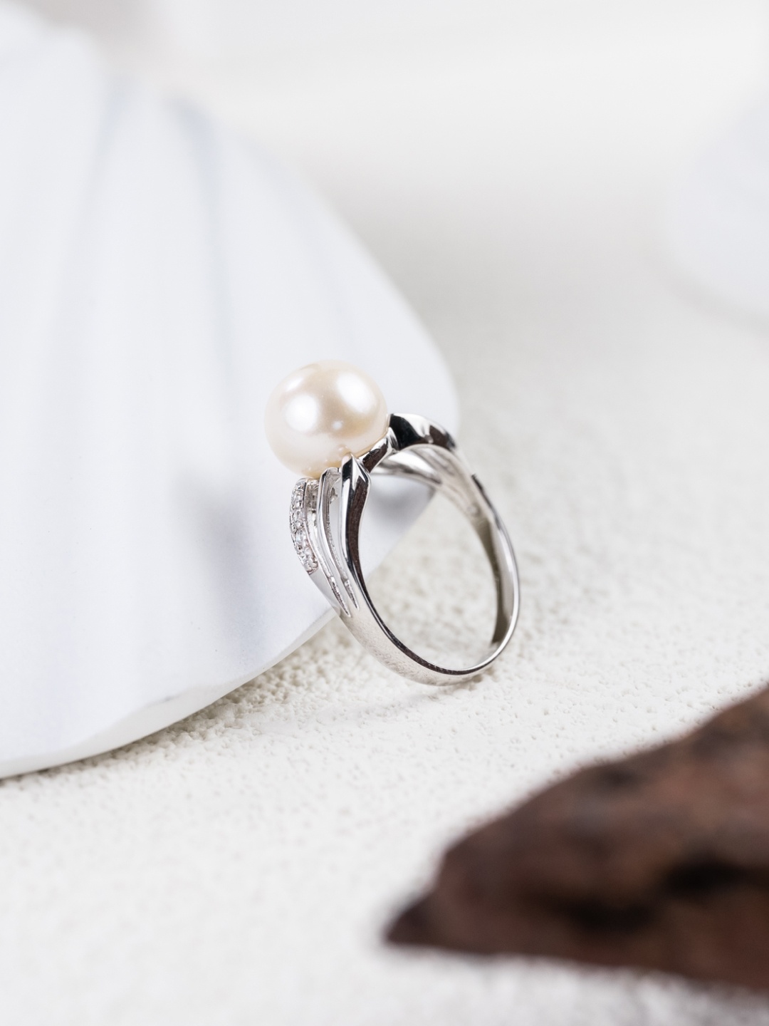 

MISS JO 925 Sterling Silver Pearl & Stone-studded Finger Ring