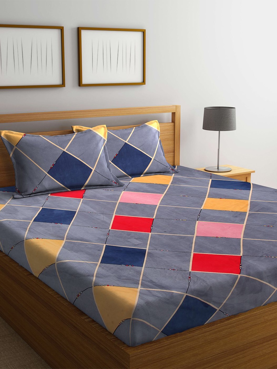 

DECOMIZER Grey & Red Geometric Polycotton 300 TC King Bedsheet With 2 Pillow Covers