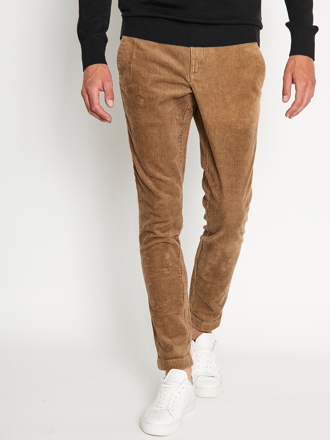 

Bruun & Stengade Men Self Design Mid-Rise Slim Fit Trousers, Brown