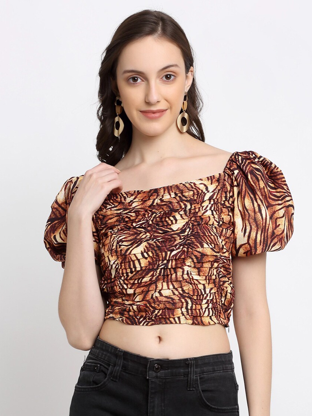 

Stylecast X KPOP Abstract Printed Smocked Regular Crop Top, Brown