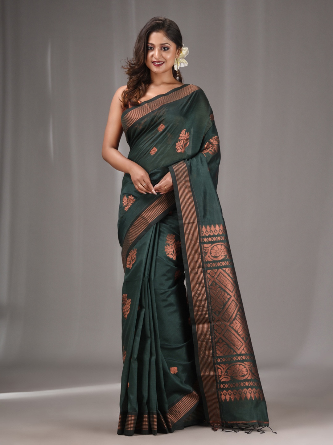 

Charukriti Ethnic Motifs Woven Design Zari Saree, Green