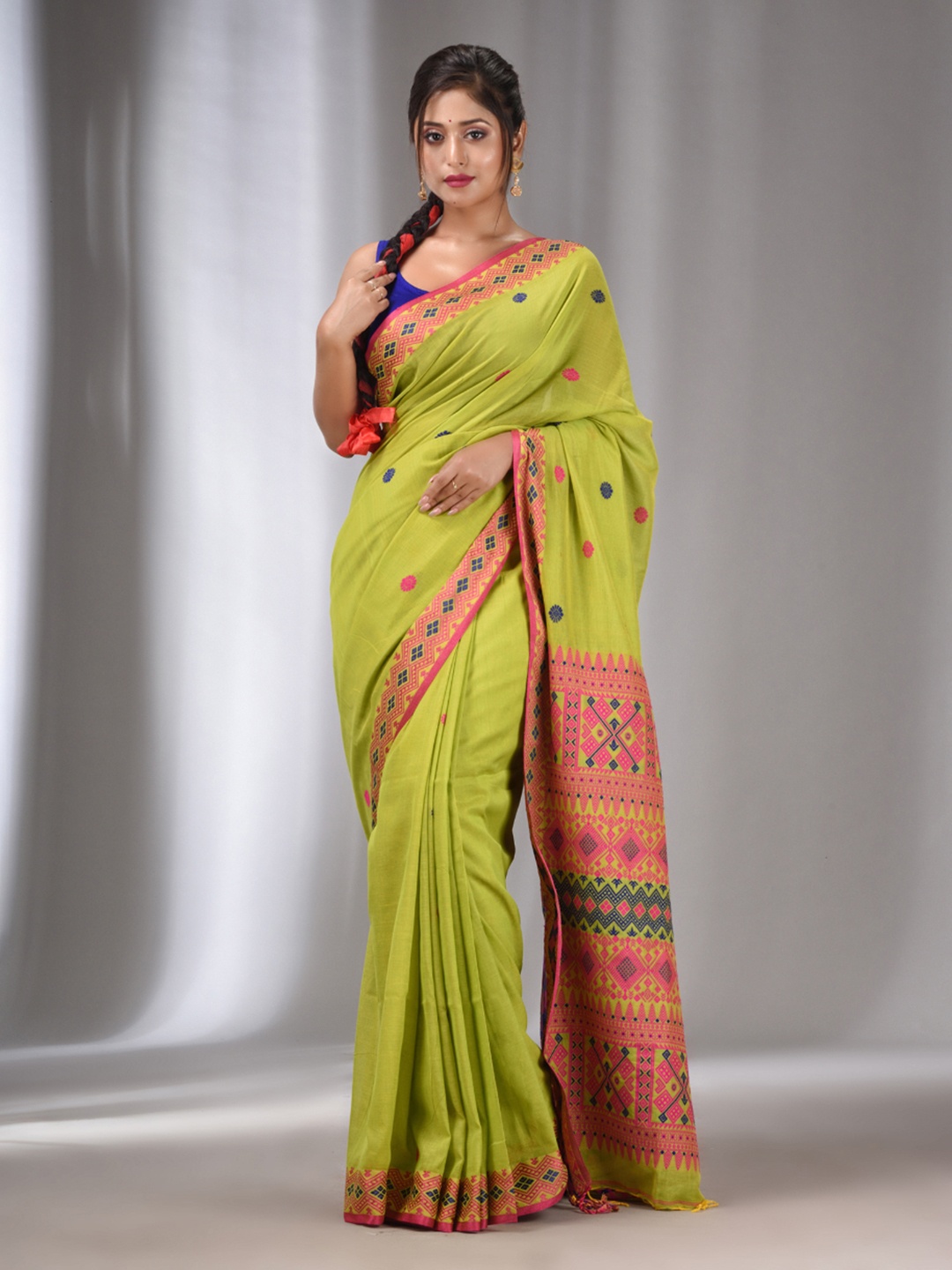 

Charukriti Ethnic Motifs Woven Design Pure Cotton Saree, Lime green