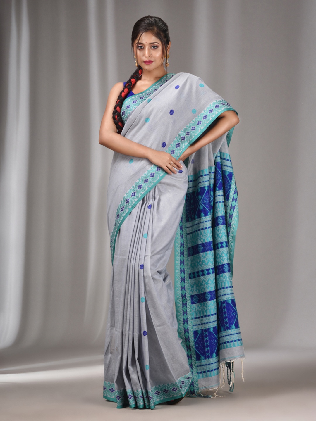 

Charukriti Ethnic Motif Woven Design Pure Cotton Saree, Grey