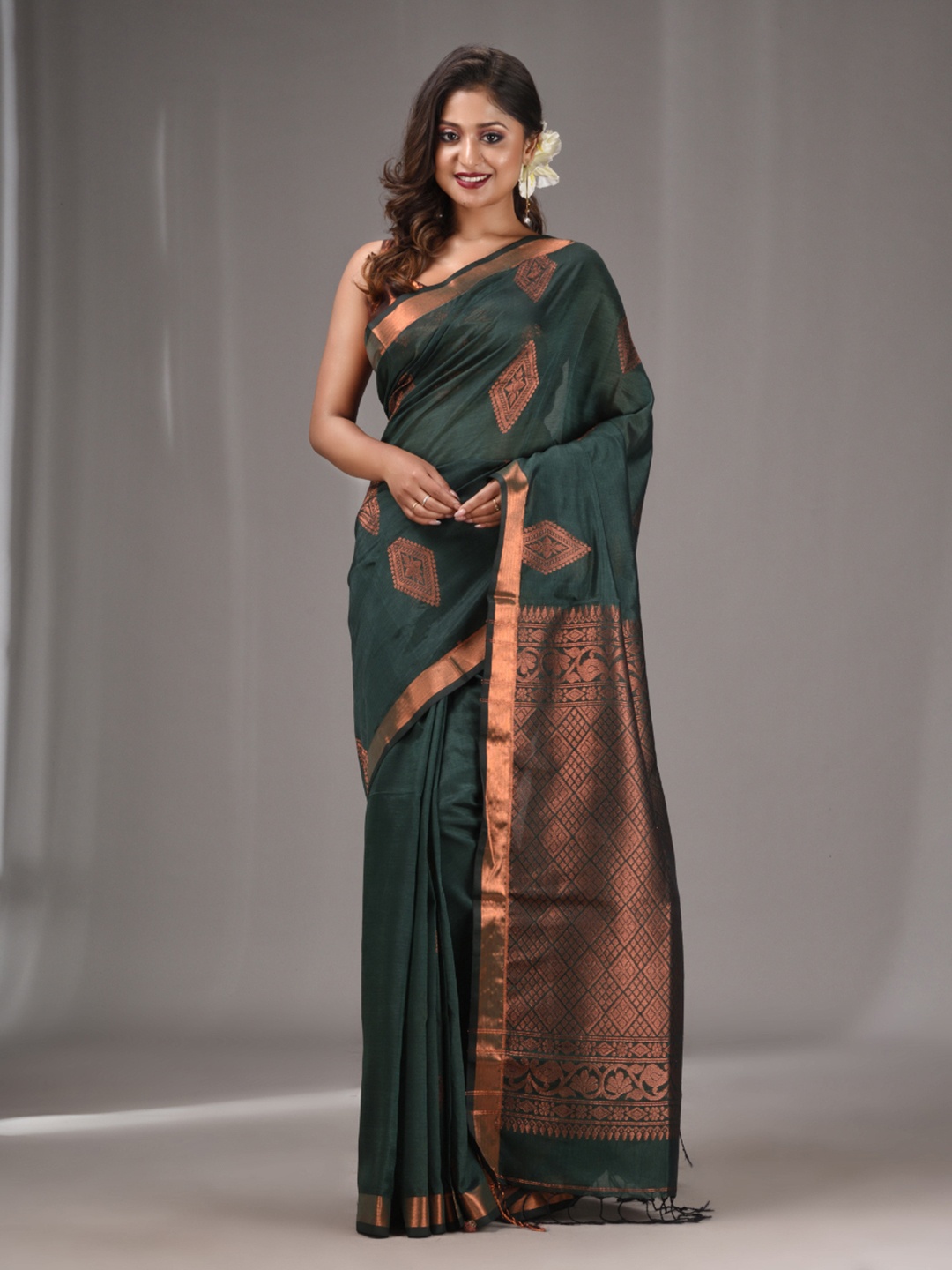 

Charukriti Ethnic Motifs Woven Design Zari Saree, Green