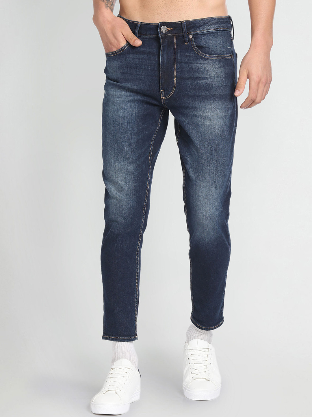 

Flying Machine Men Clean Look Heavy Fade Whiskers Tapered Fit Stretchable Jeans, Blue