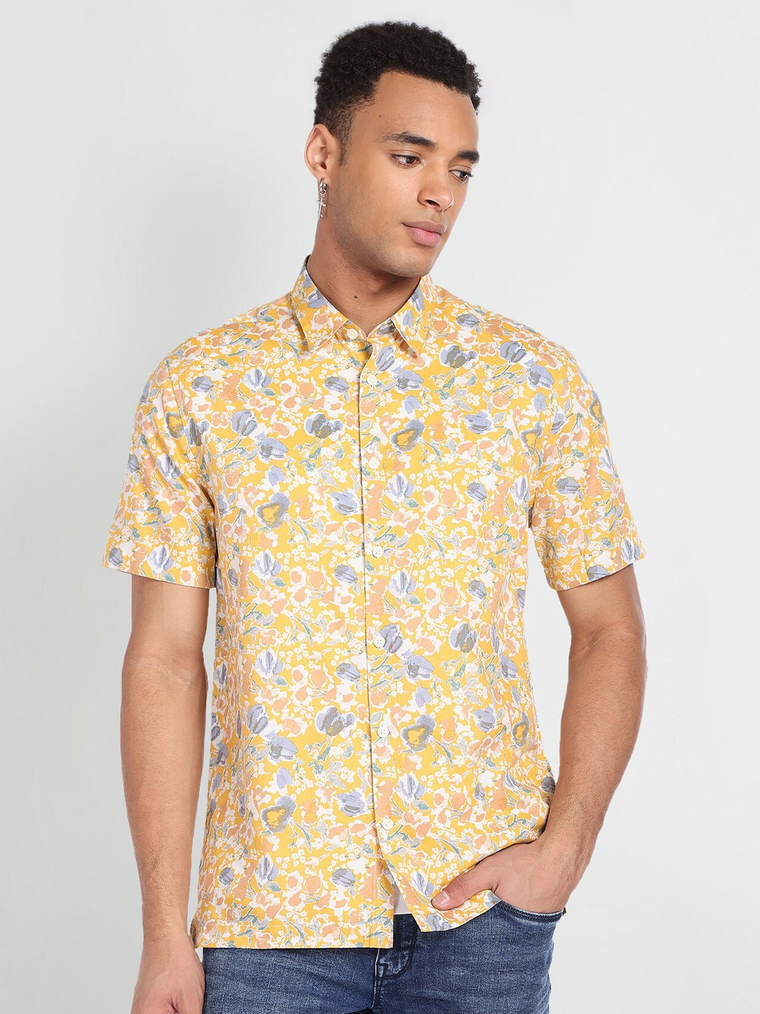 

Flying Machine Men Floral Printed Casual Shirt, Yellow