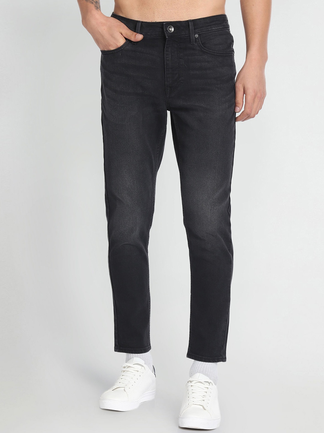 

Flying Machine Men Tapered Fit Light Fade Cotton Jeans, Blue