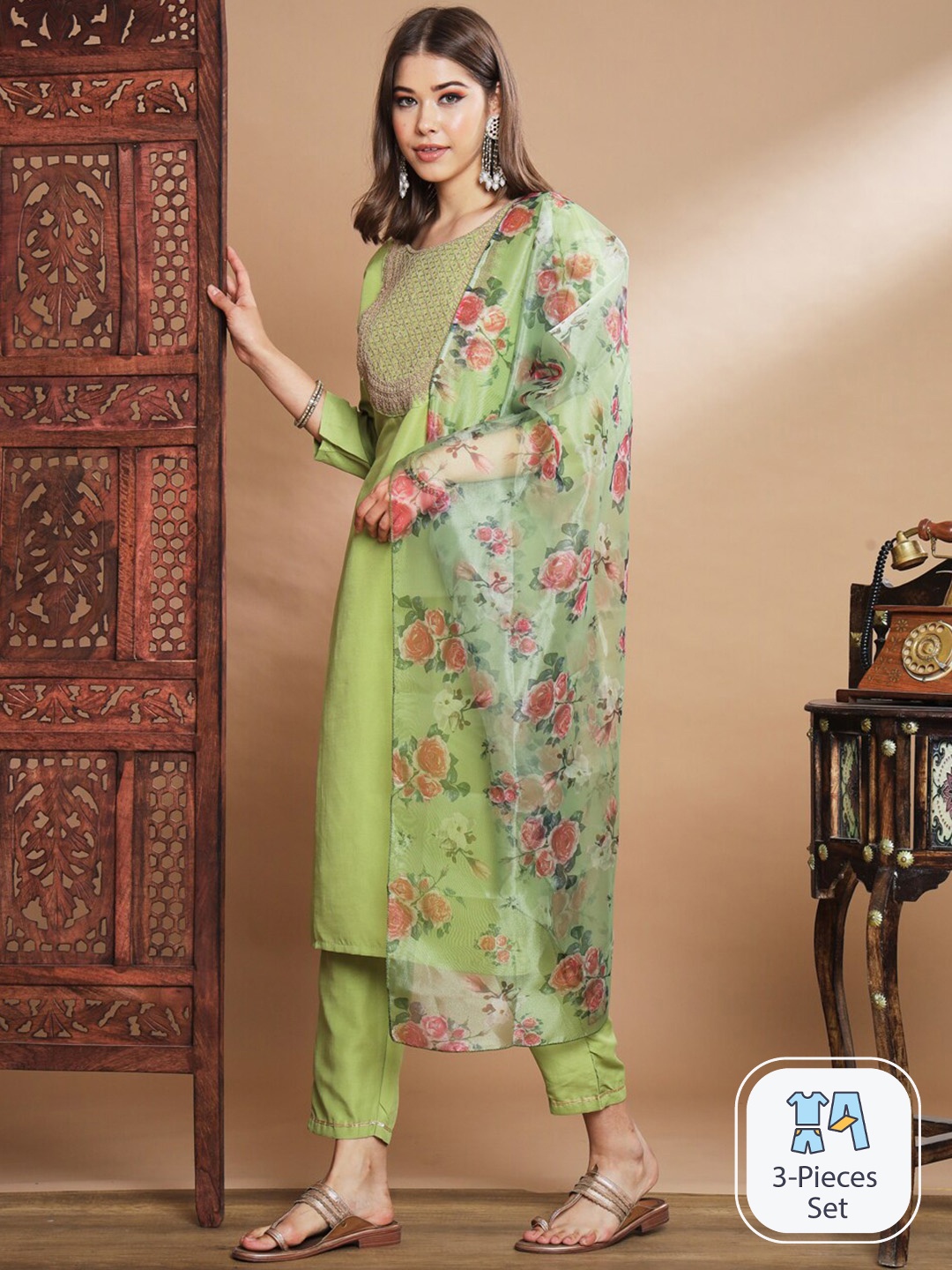 

PPTOSS Floral Yoke Design Embroidered Kurta & Trousers With Dupatta, Green