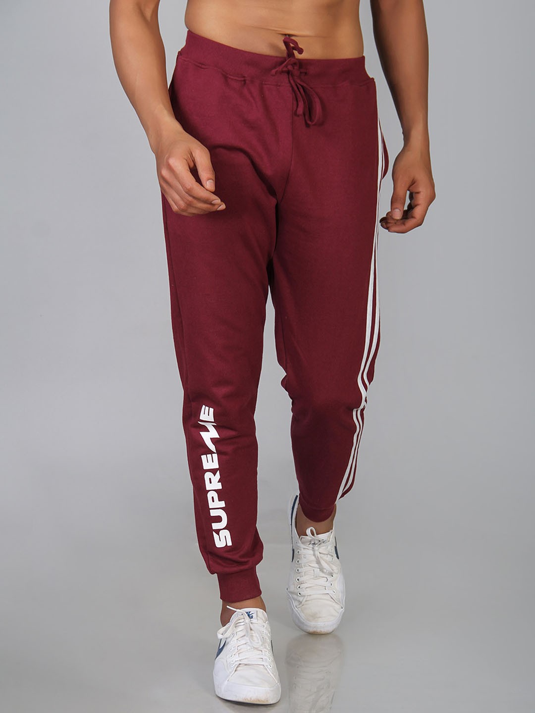 

MABYN Men Typography Printed Joggers, Maroon