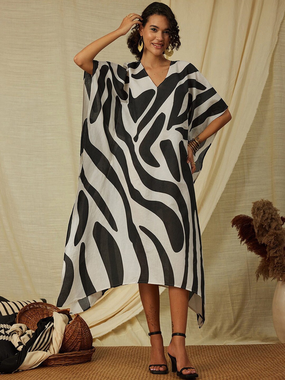 

Pink Fort Abstract Printed Extended Sleeves Pure Cotton Kaftan Midi Dress, Cream