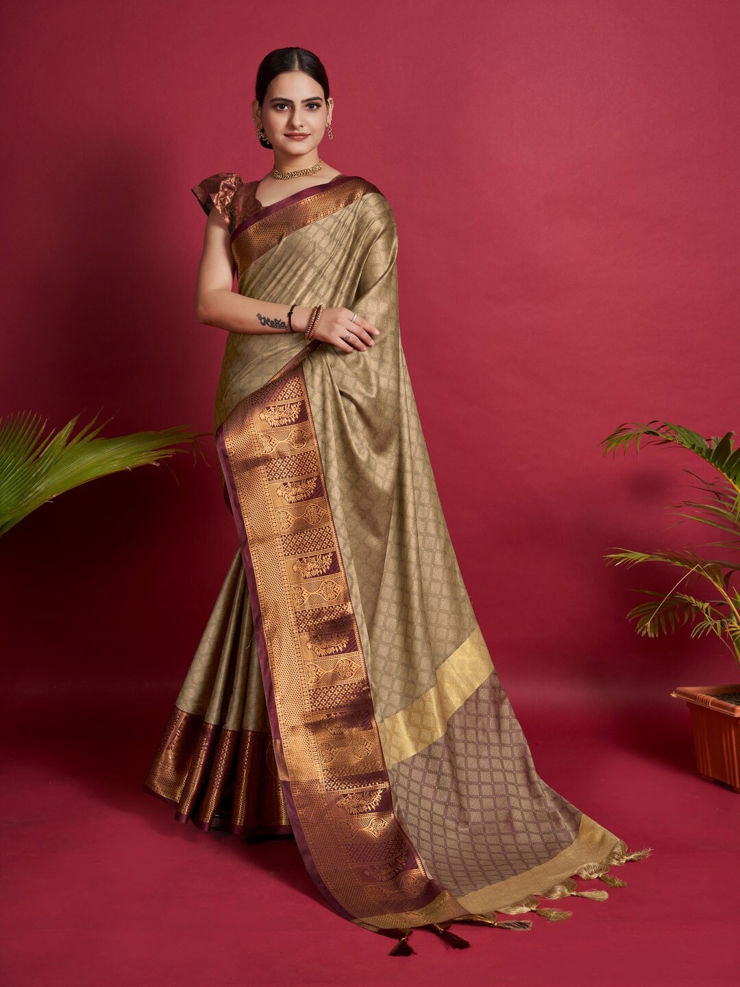

DWINI Geometric Woven Design Zari Dharmavaram Saree, Beige