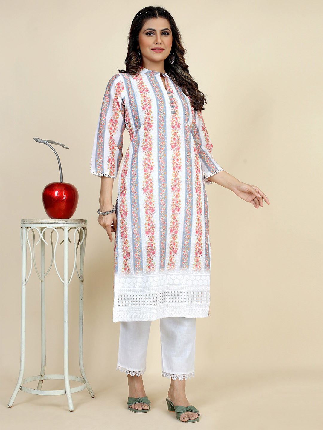 

MINGORA Floral Printed Mandarin Collar Thread Work Pure Cotton Straight Kurta, White