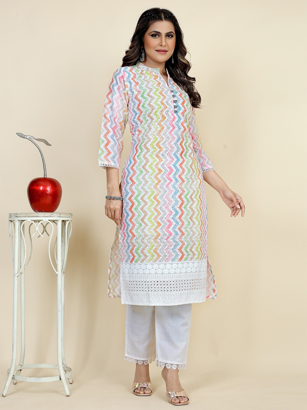 

MINGORA Chevron Printed Mandarin Collar Thread Work Pure Cotton Straight Kurta, White