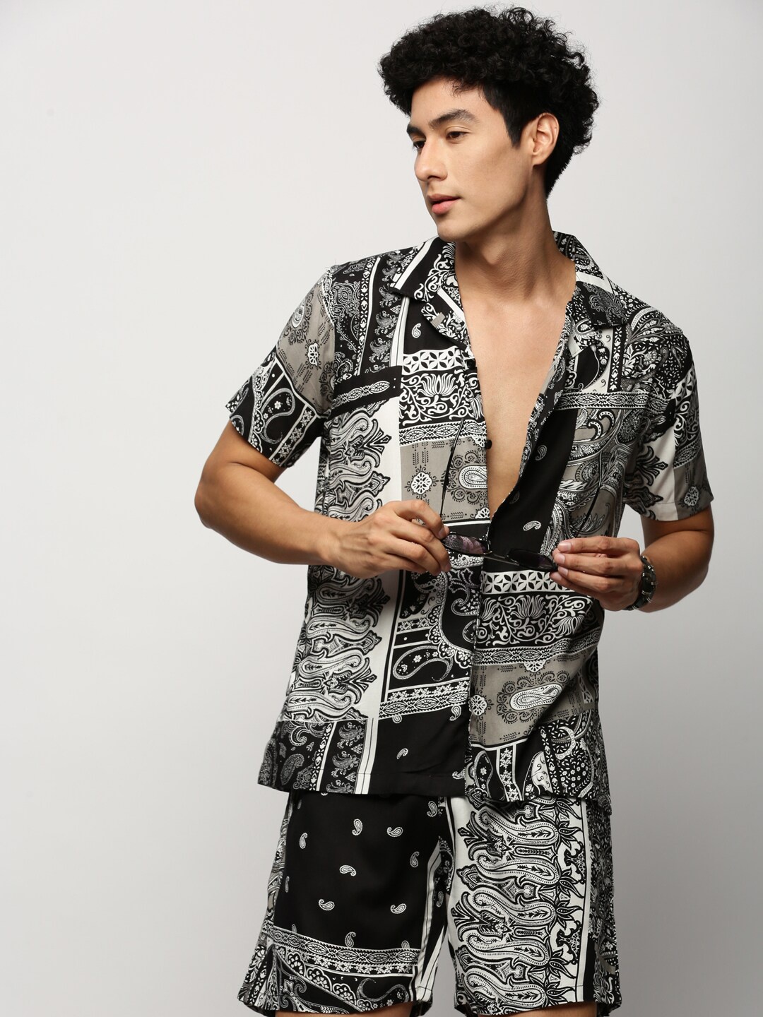 

SHOWOFF Men Printed Shirt Collar Co-Ords Set, Black