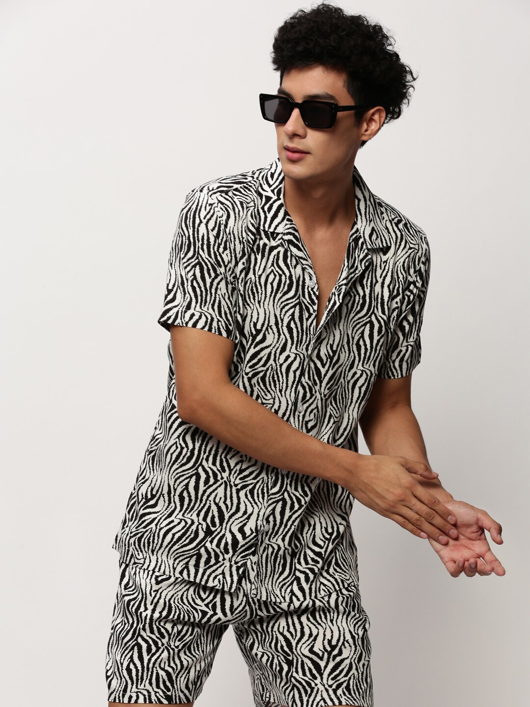 

SHOWOFF Men Printed Co-Ords Set, White