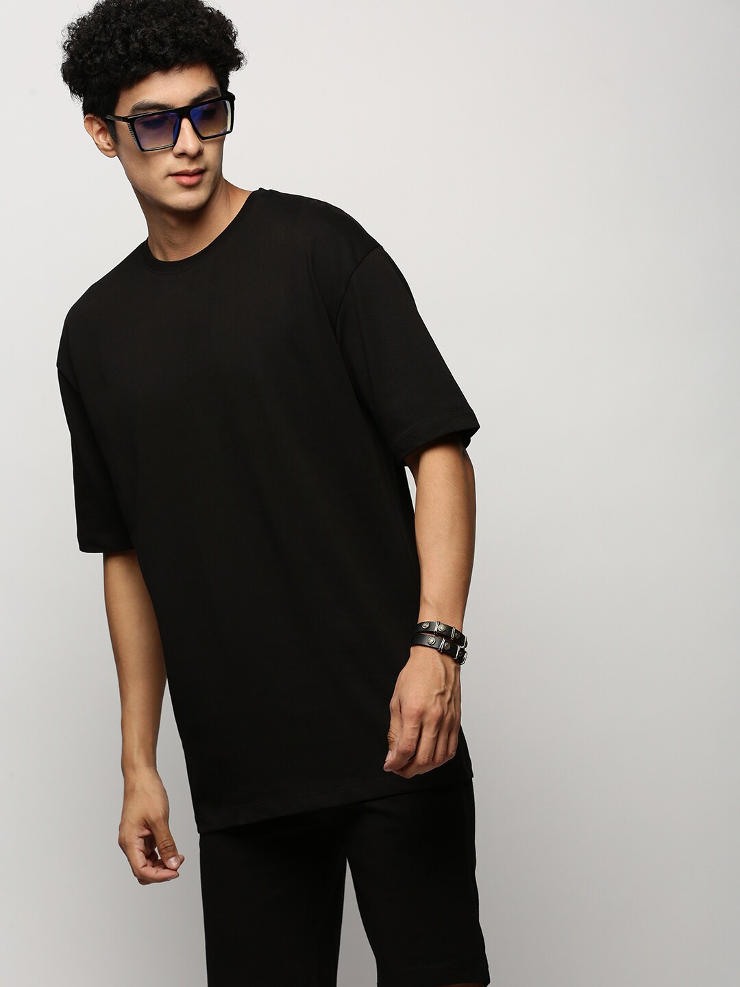 

SHOWOFF Round Neck Short Sleeves T-Shirt & Shorts, Black