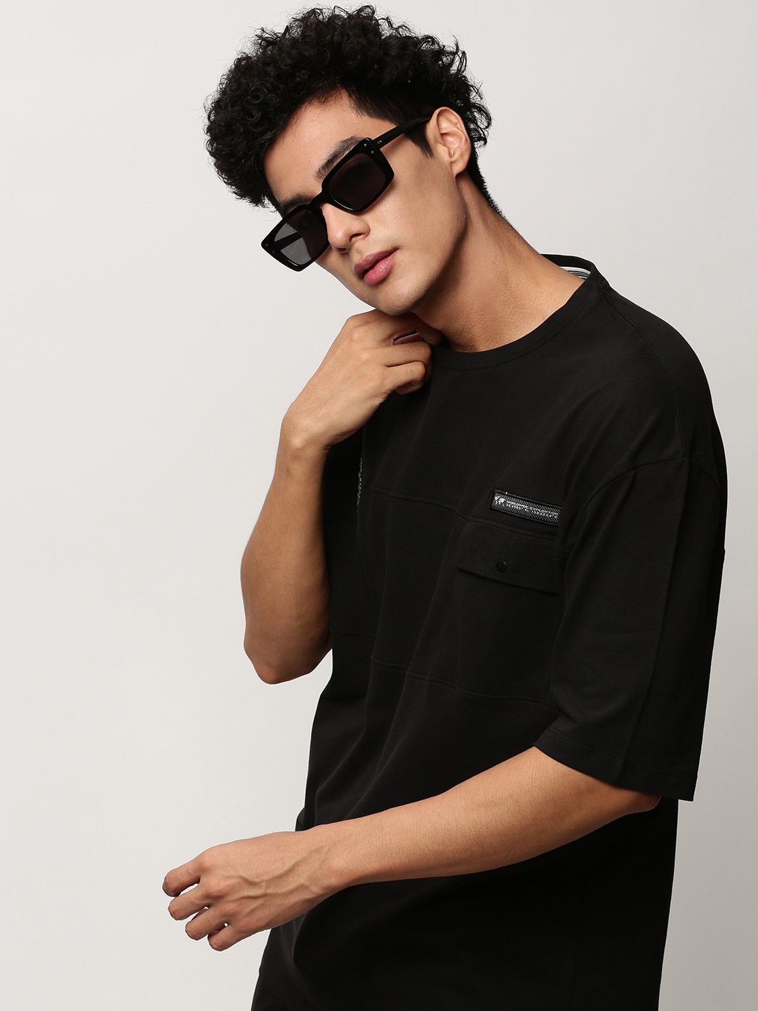 

SHOWOFF Round Neck Short Sleeves T-Shirt & Shorts, Black