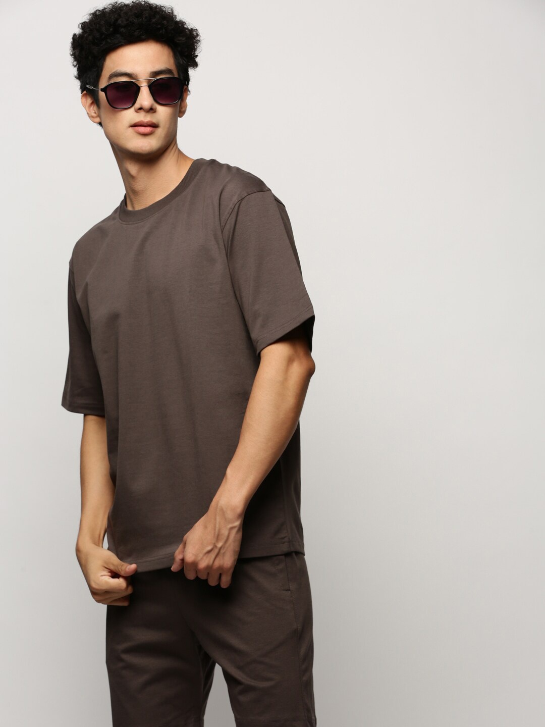 

SHOWOFF Round Neck T-Shirt & Shorts, Taupe