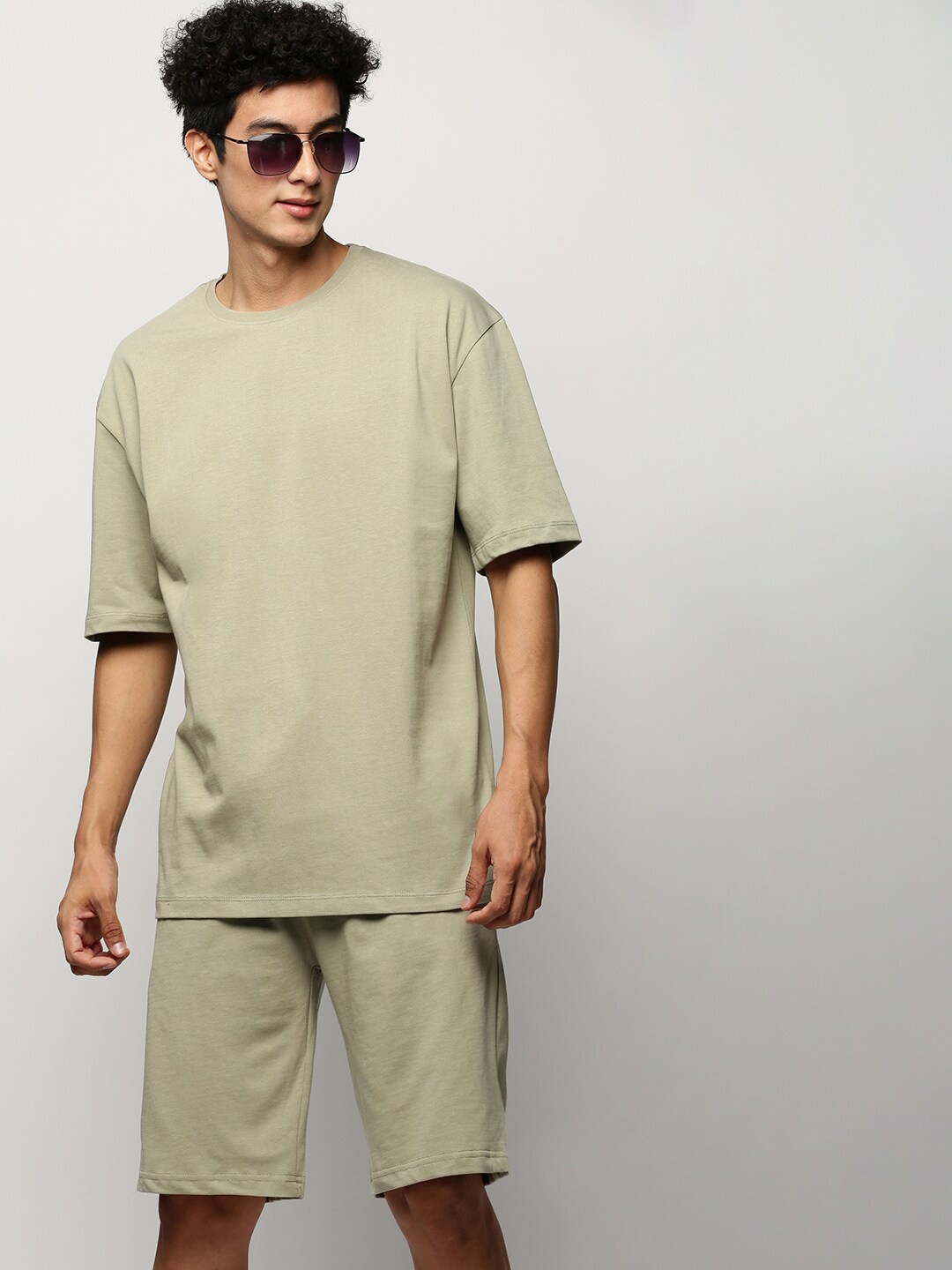 

SHOWOFF Round Neck T-Shirt & Shorts, Olive