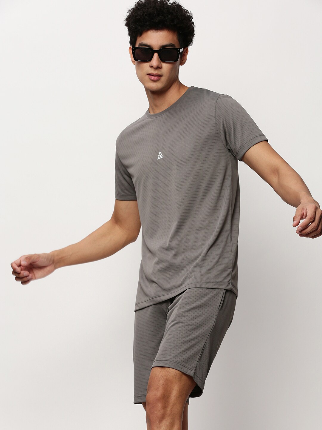

SHOWOFF Self Design Round Neck T-Shirt & Shorts, Grey