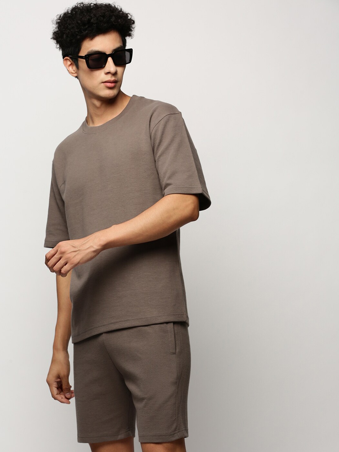 

SHOWOFF Ribbed Round Neck T-Shirt & Shorts, Taupe