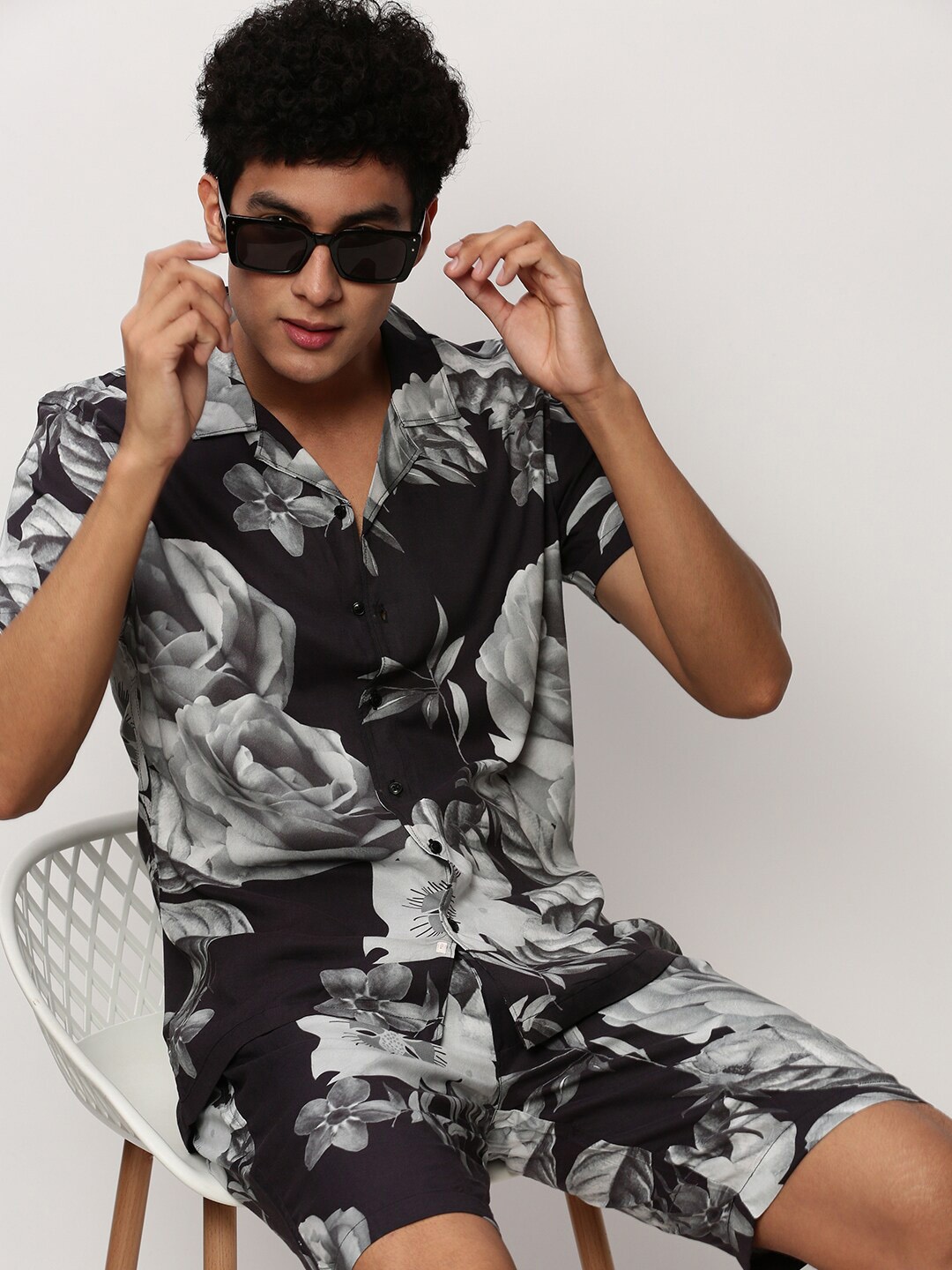 

SHOWOFF Men Printed Shirt With Shorts Co-Ords, Black