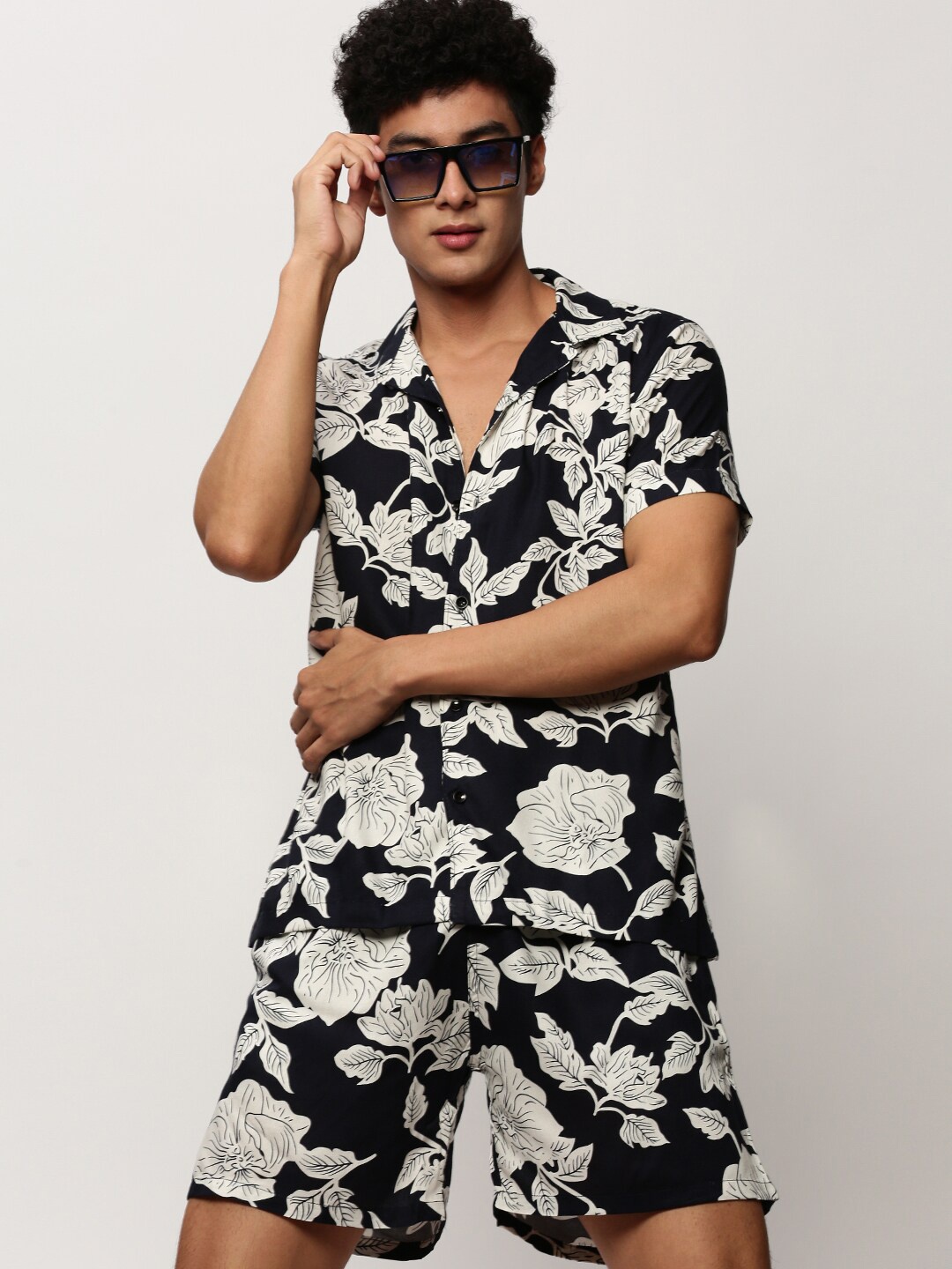 

SHOWOFF Shirt Collar Floral Printed Shirt & Shorts, Navy blue