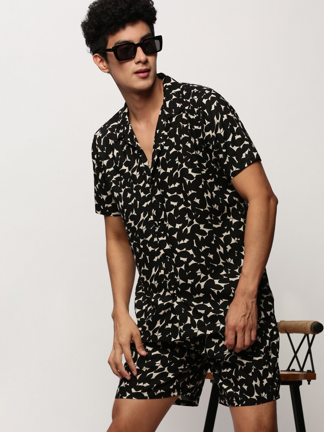 

SHOWOFF Shirt Collar Abstract Printed Shirt & Shorts, Black