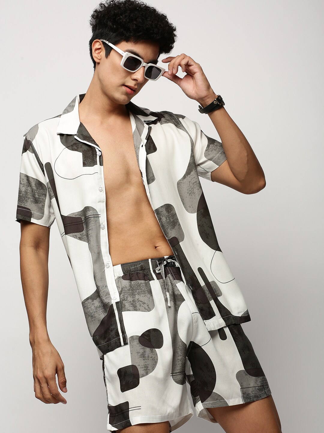 

SHOWOFF Shirt Collar Abstract Printed Shirt & Shorts, White