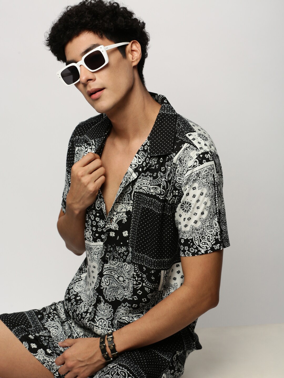 

SHOWOFF Printed Shirt Collar Shirt With Shorts, Black