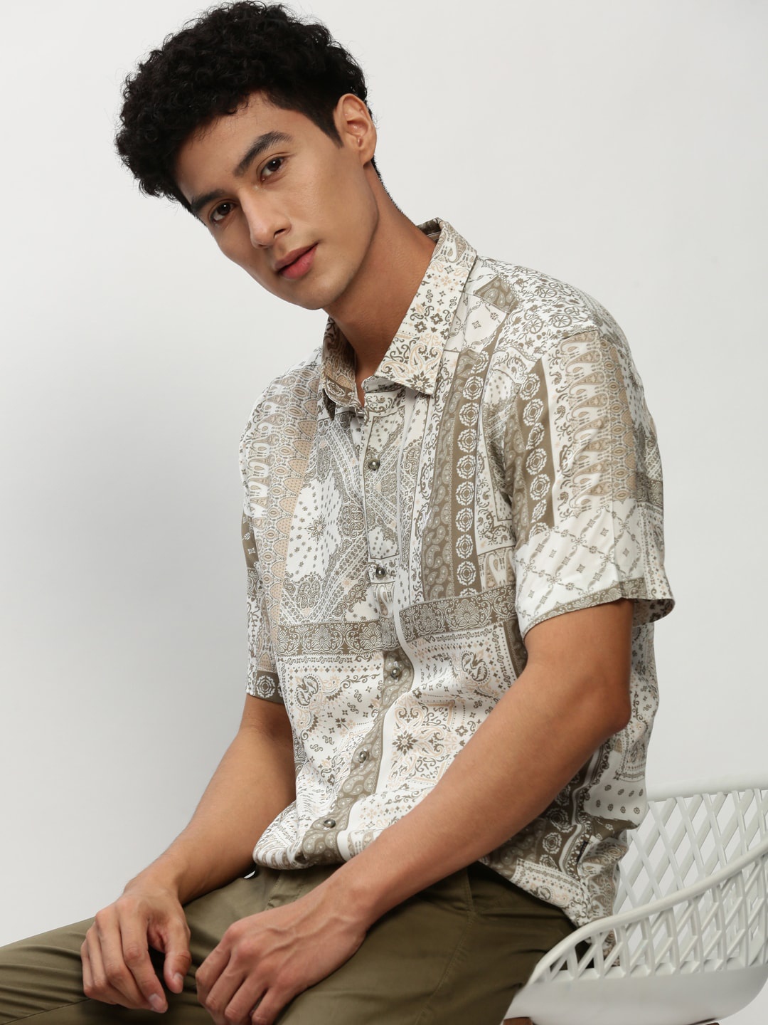 

SHOWOFF Standard Slim Fit Ethnic Motifs Opaque Printed Cotton Casual Shirt, White