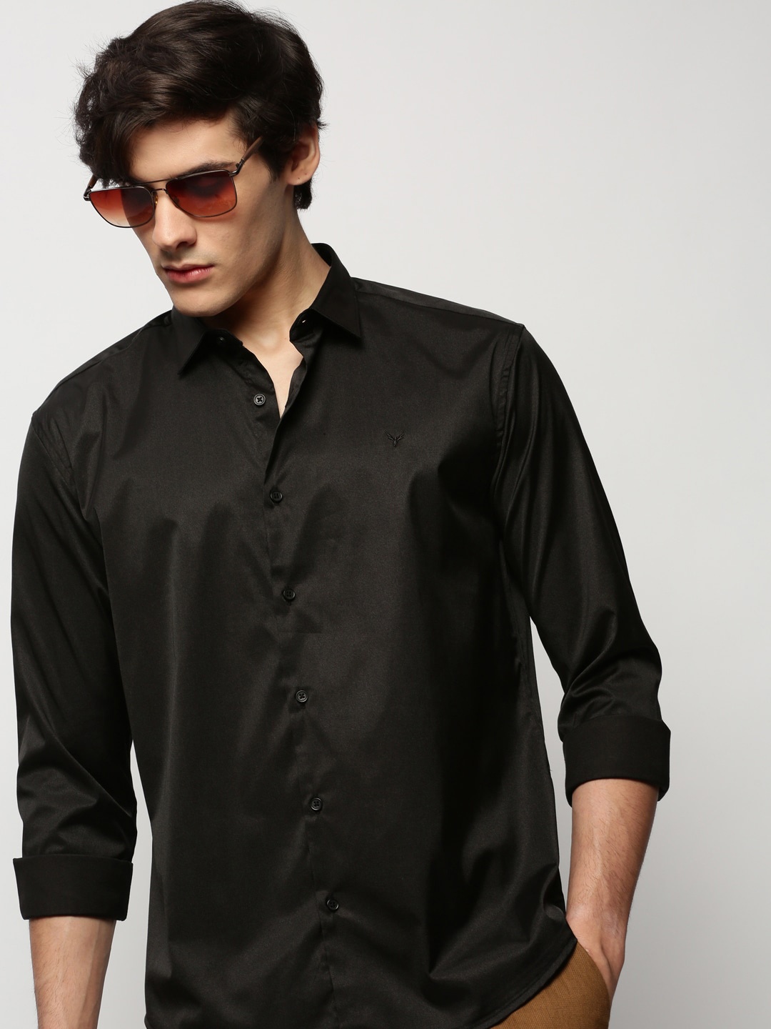 

SHOWOFF Premium Spread Collar Twill Cotton Slim Fit Casual Shirt, Black