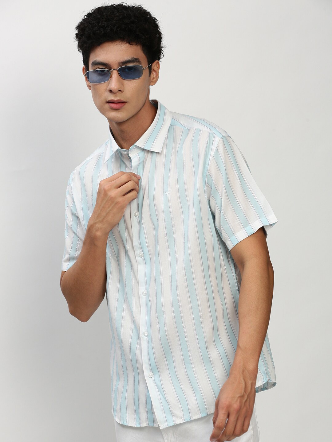 

SHOWOFF Standard Vertical Striped Oxford Cotton Slim Fit Casual Shirt, White