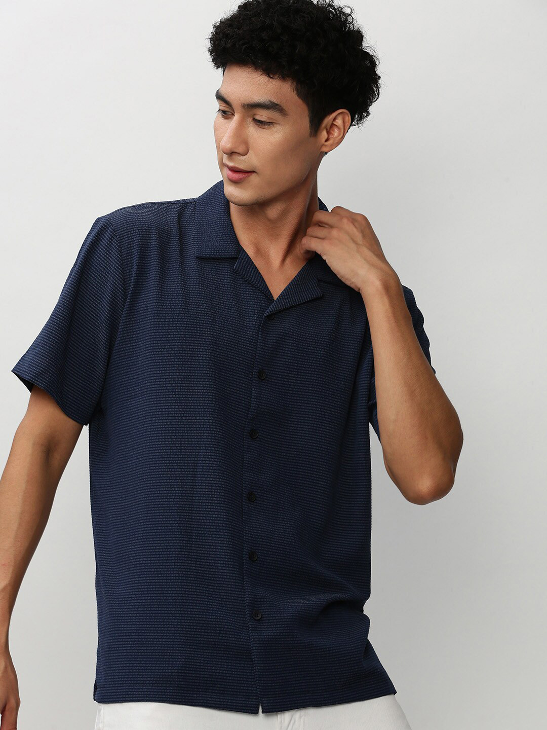 

SHOWOFF Premium Relaxed Fit Striped Cuban Collar Seersucker Weave Casual Shirt, Navy blue