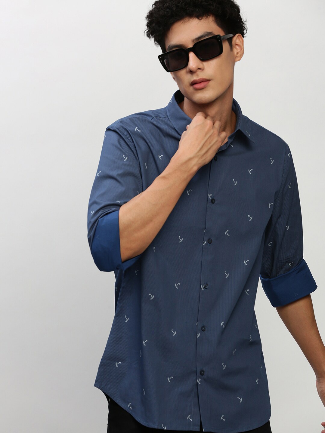 

SHOWOFF Smart Slim Fit Conversational Opaque Printed Cotton Casual Shirt, Navy blue