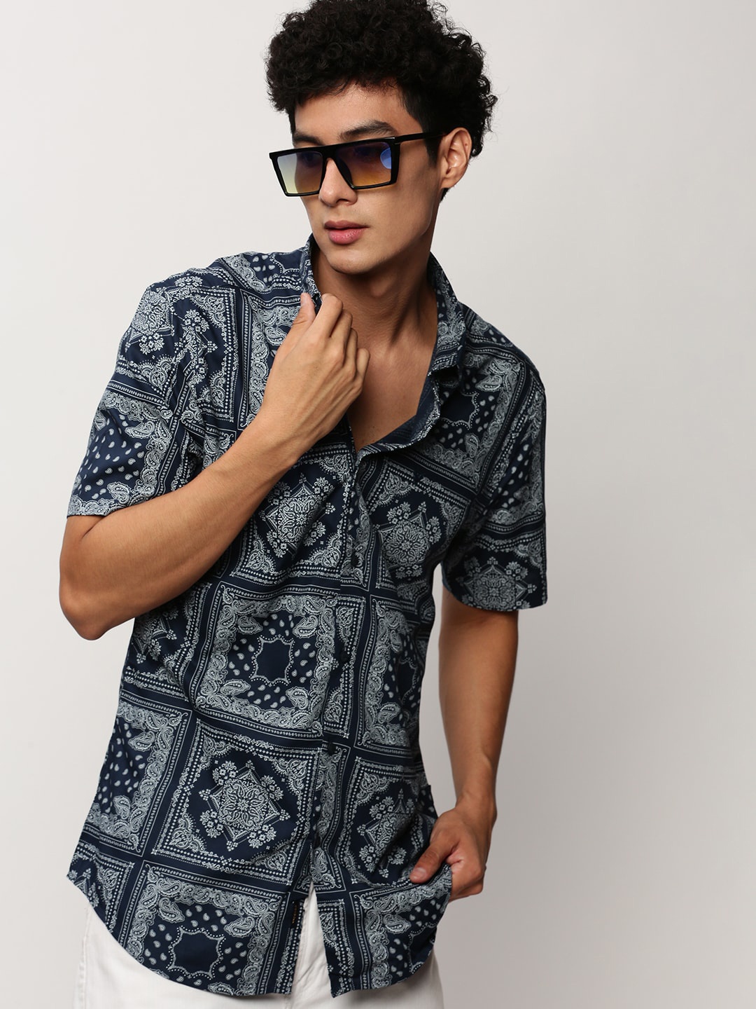 

SHOWOFF Standard Slim Fit Ethnic Motifs Printed Cotton Casual Shirt, Navy blue