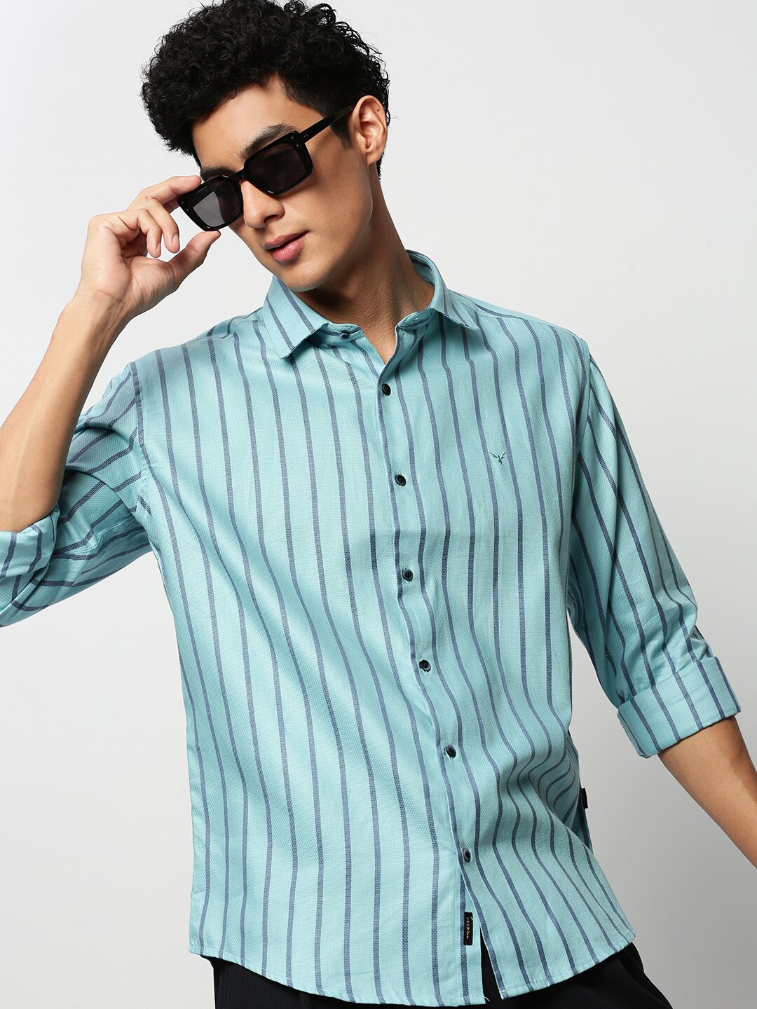 

SHOWOFF Premium Slim Fit Vertical Striped Opaque Cotton Casual Shirt, Blue