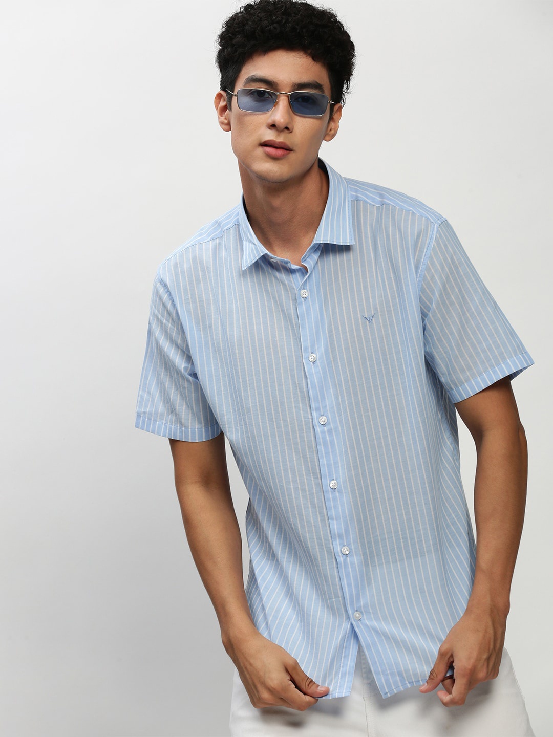 

SHOWOFF Standard Vertical Striped Cotton Slim Fit Casual Shirt, Blue