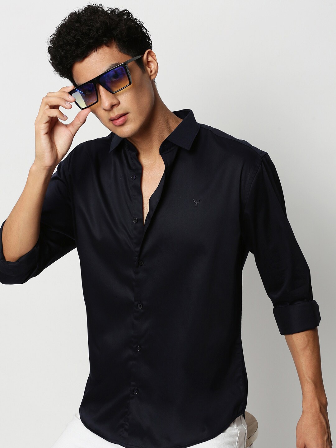 

SHOWOFF Premium Slim Fit Spread Collar Cotton Casual Shirt, Navy blue