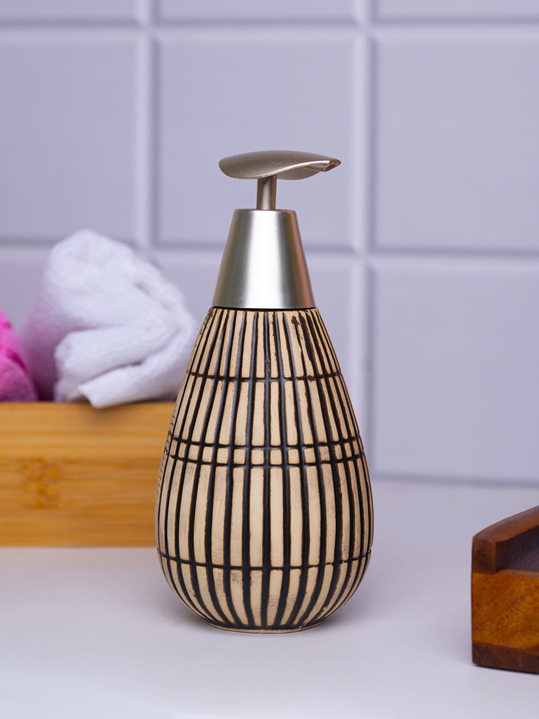 

MARKET99 Silver-Colored Textured Ceramic Soap Dispenser