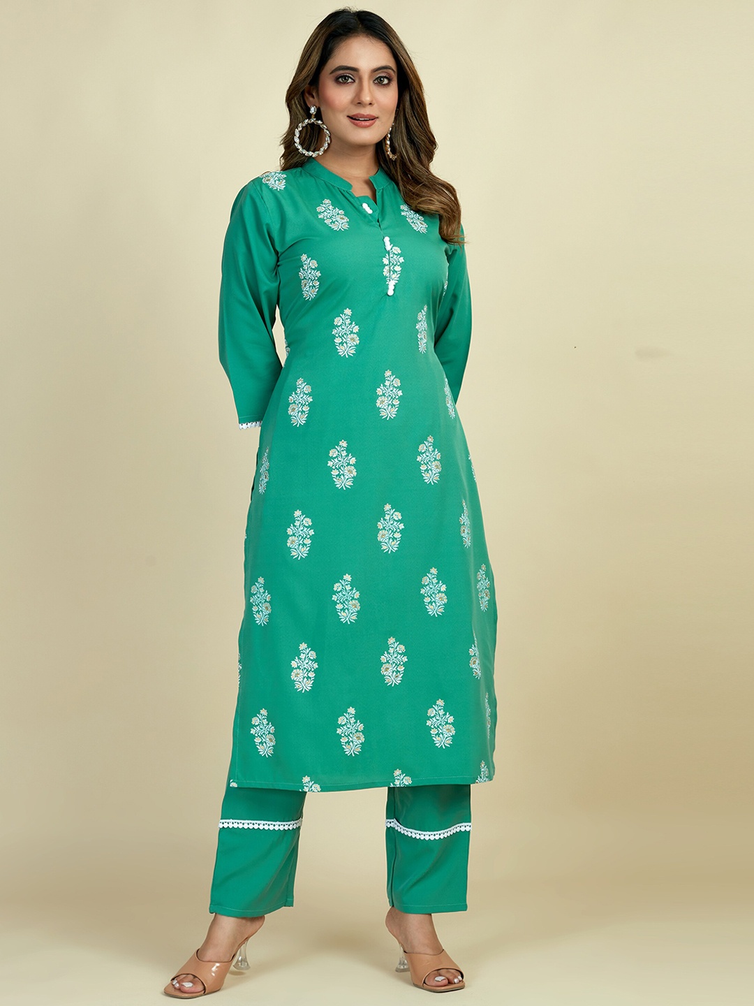 

MINGORA Floral Printed Mandarin Collar Straight Kurta With Trousers, Green