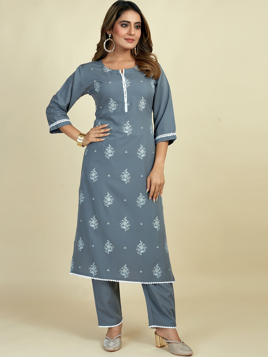 

MINGORA Floral Printed Straight Kurta With Trousers, Grey