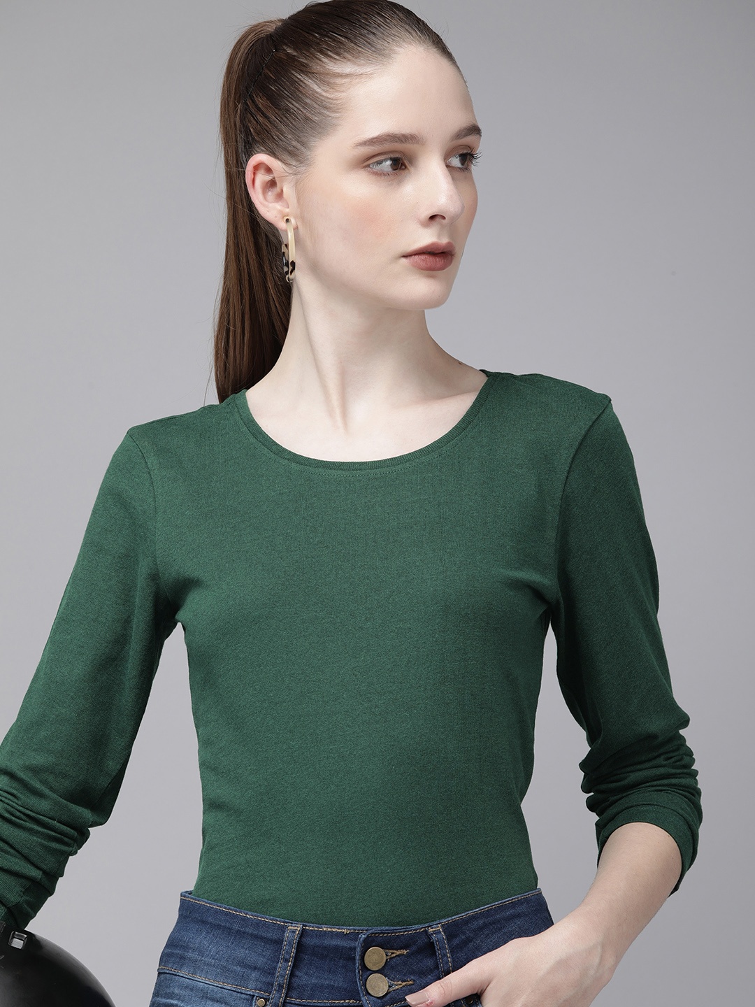 

Roadster Women Solid Regular Fit T-shirt, Green