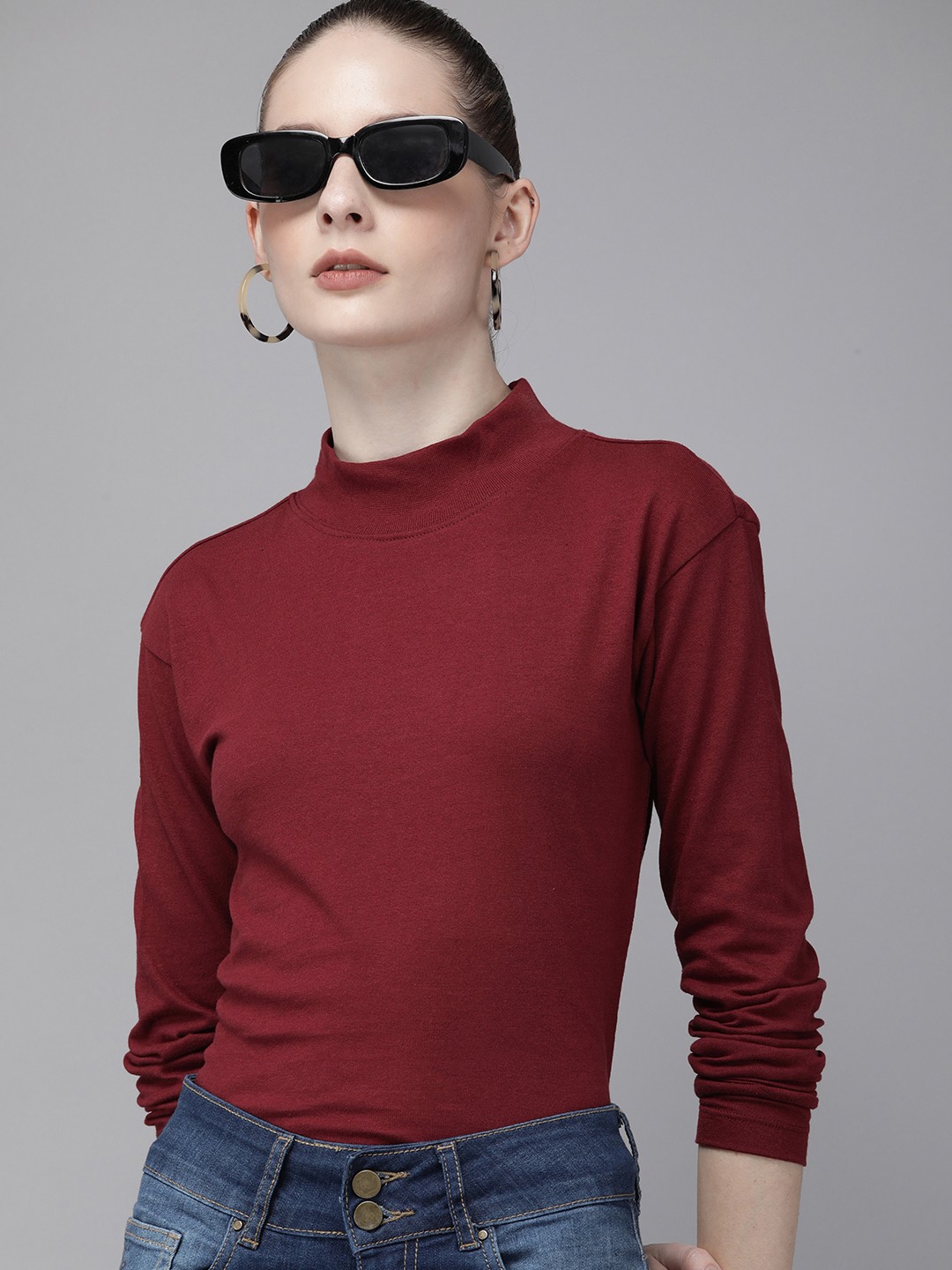 

Roadster Women Solid Regular Fit Turtle Neck T-shirt, Burgundy