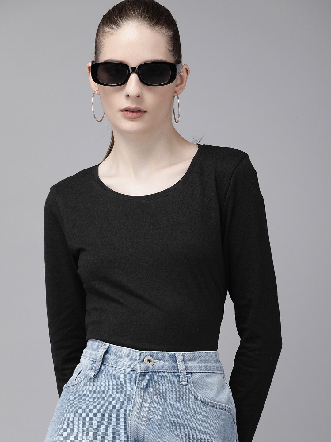 

Roadster Women Solid T-shirt, Black