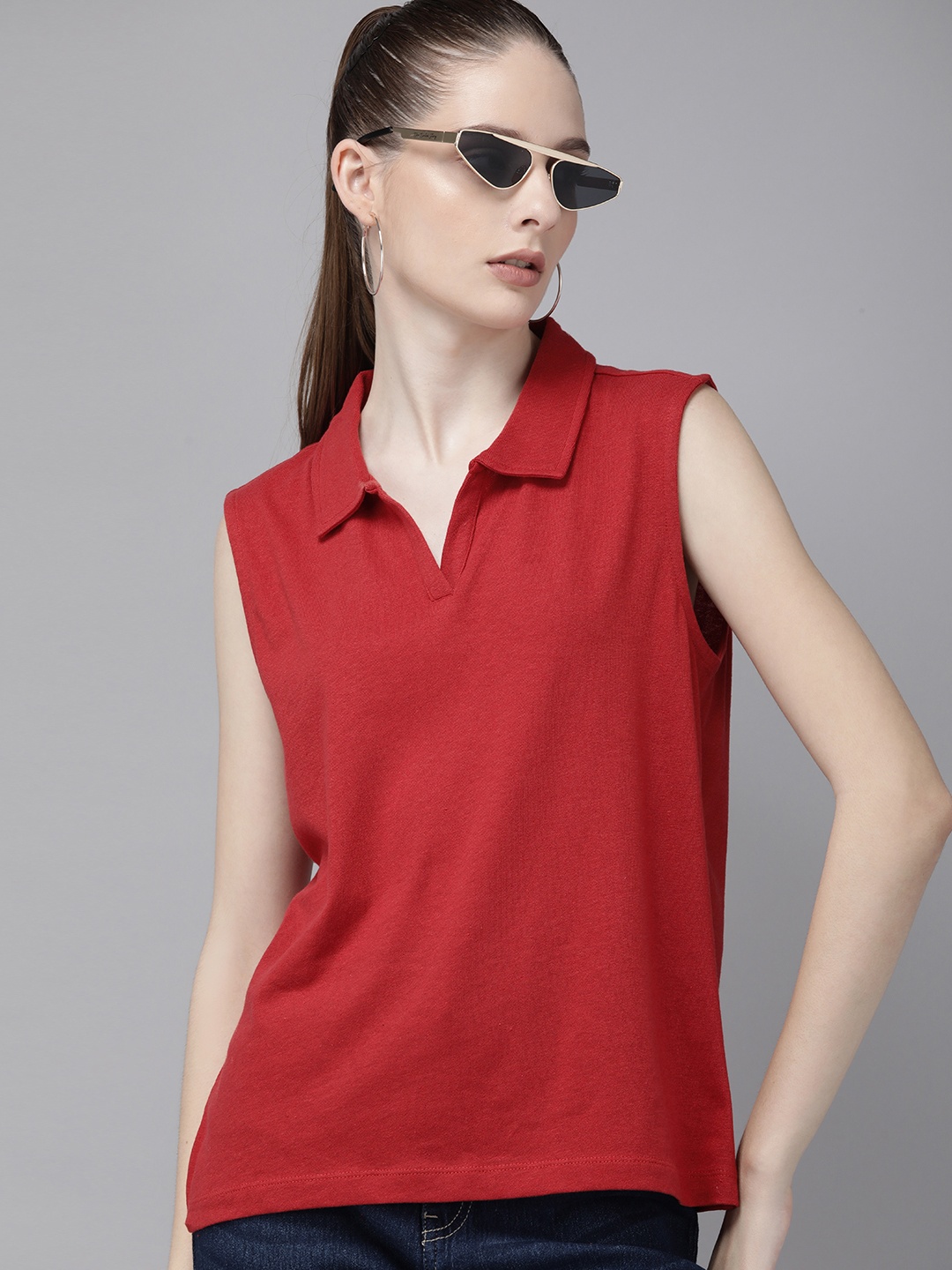 

Roadster Women Solid Regular Fit Polo Collar T-shirt, Red