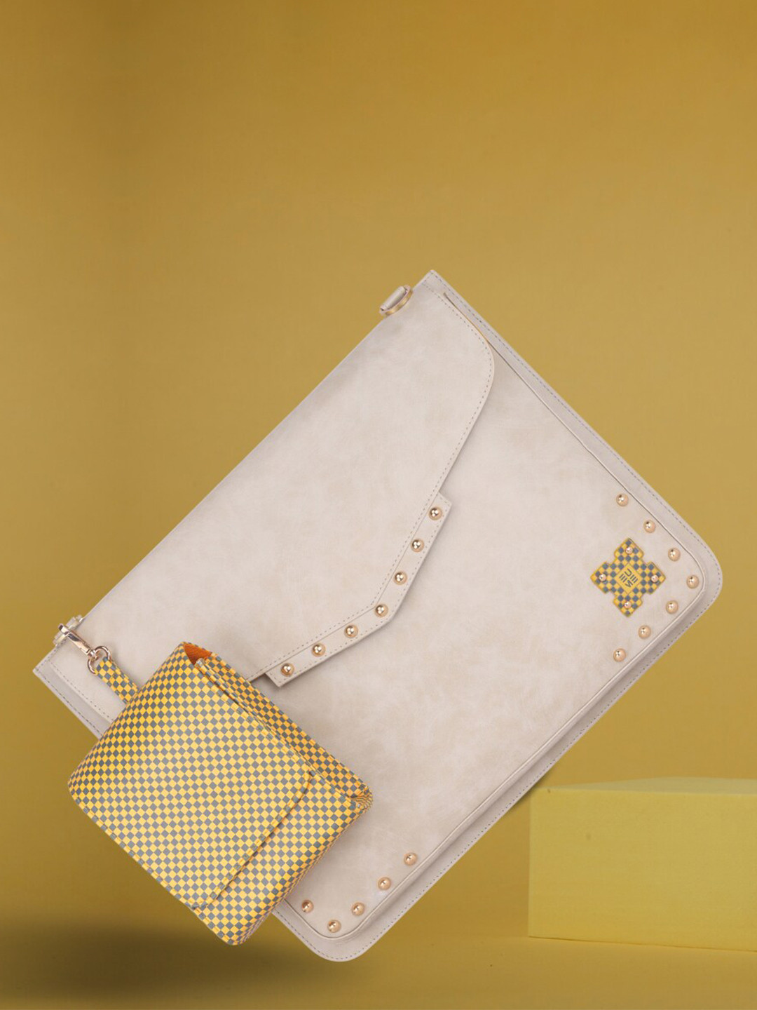 

EUME Timeless Leather Water Resistance Sling Bag, Off white