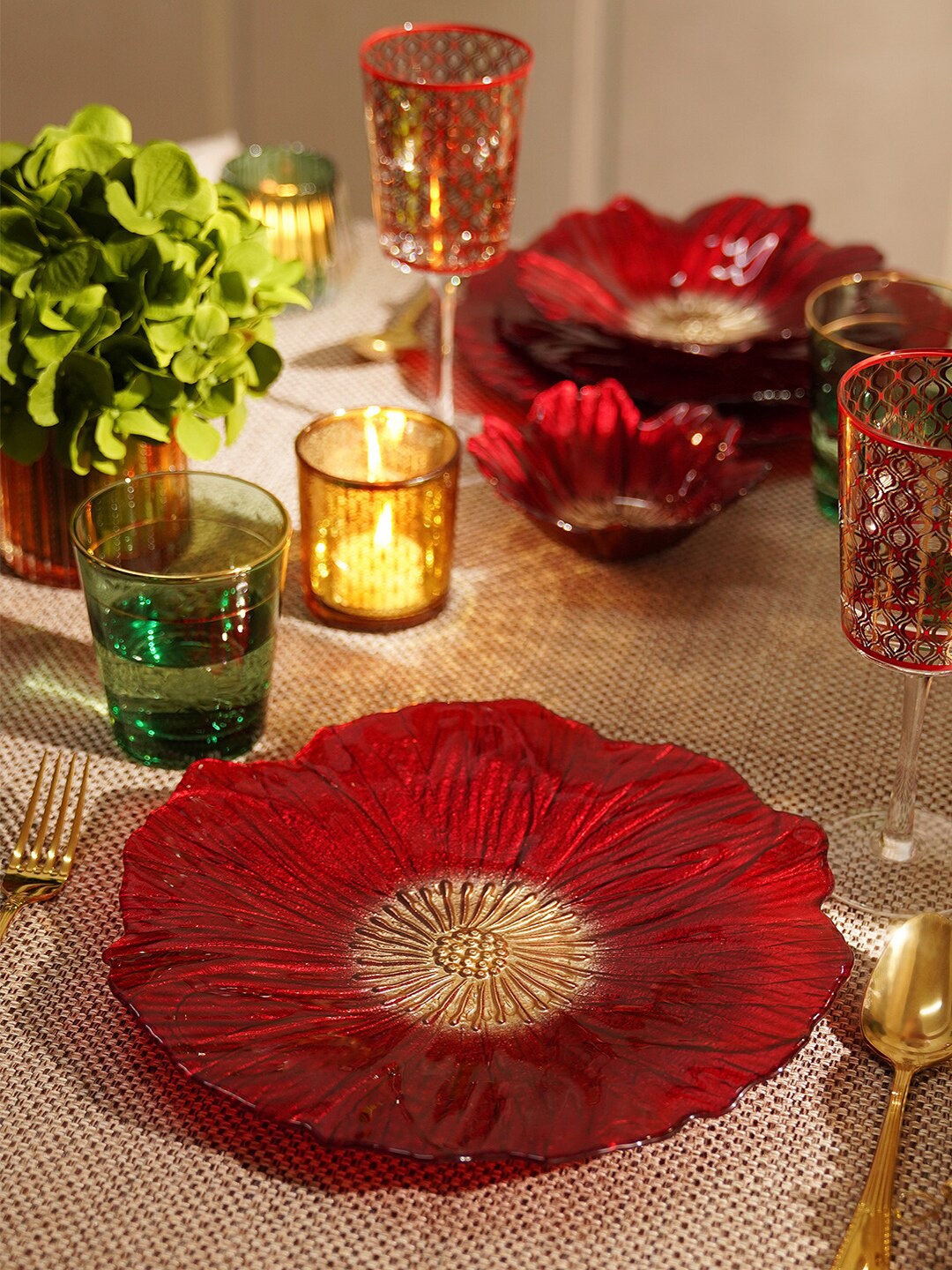 

Pure Home and Living Red & Gold-Toned 2-Pieces Textured Glass Matte Plates