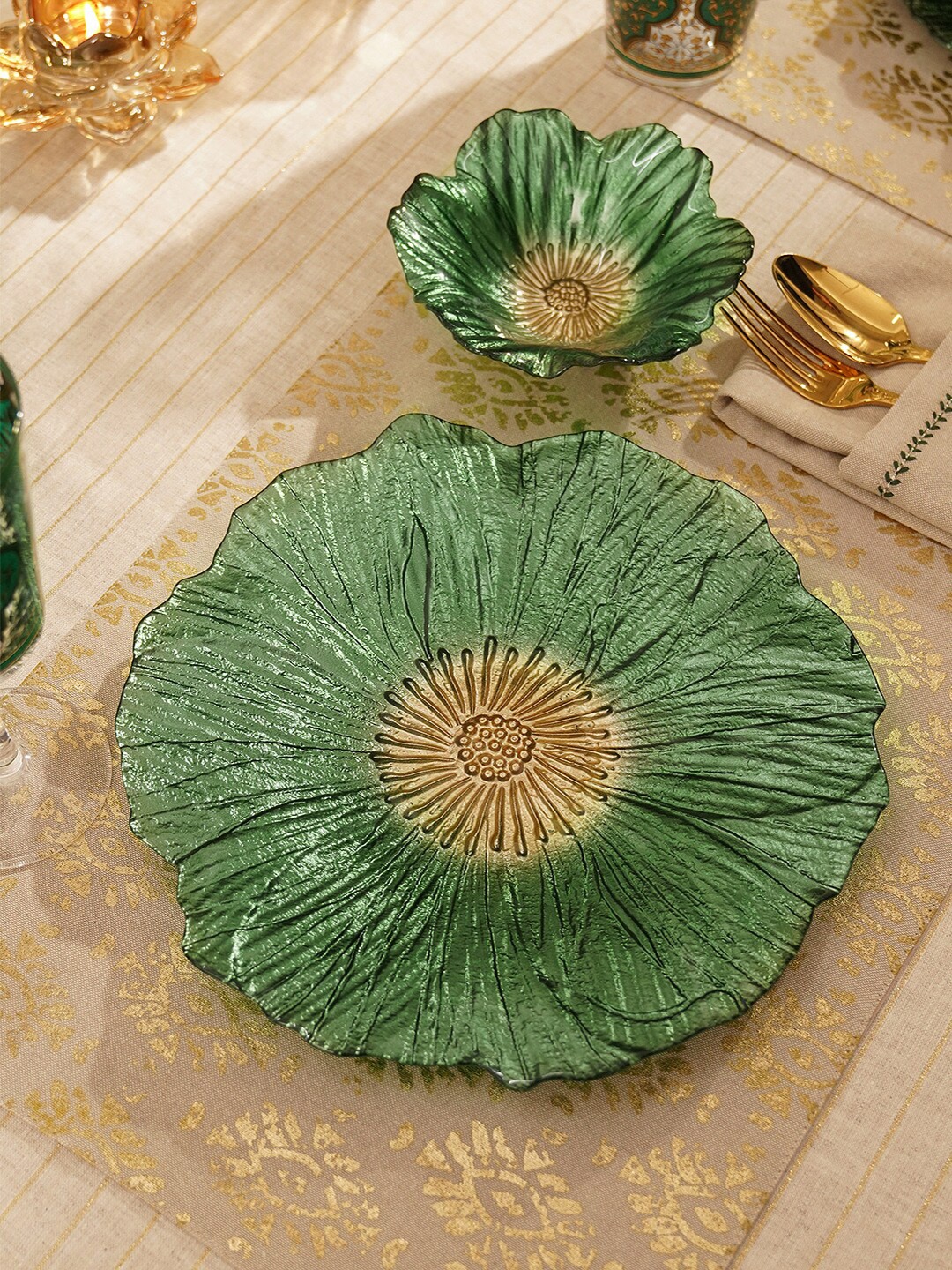 

Pure Home and Living Green & Beige 2 Pieces Textured Glass Matte Plates